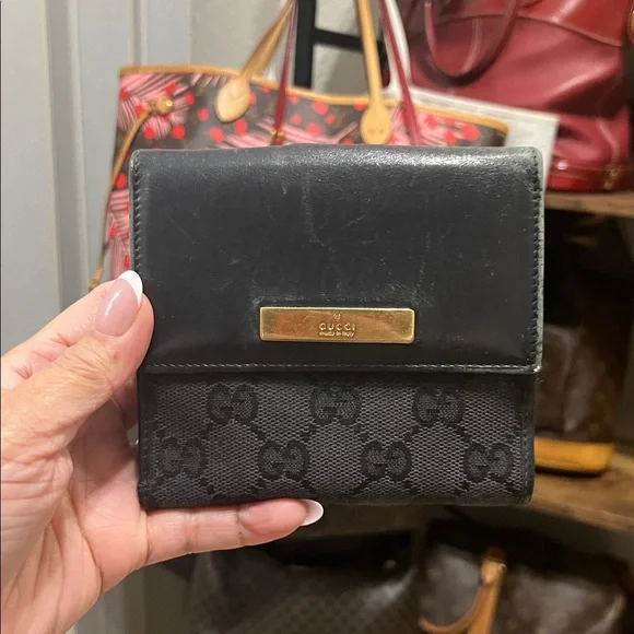 Gucci - Picture 1 of 1